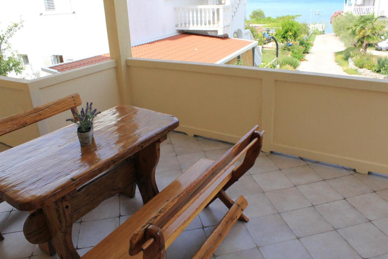 Apartments Kampor Damira Раб Екстериор снимка