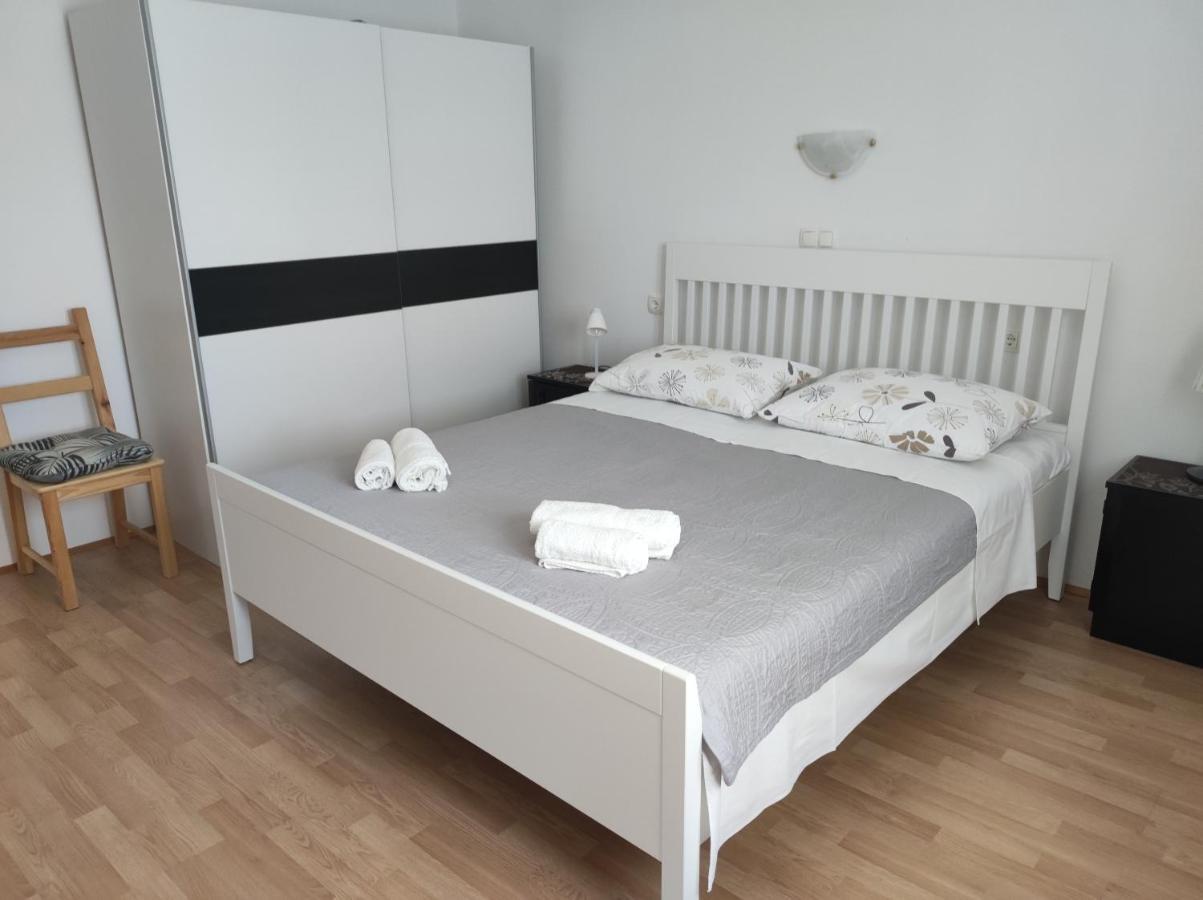 Apartments Kampor Damira Раб Екстериор снимка