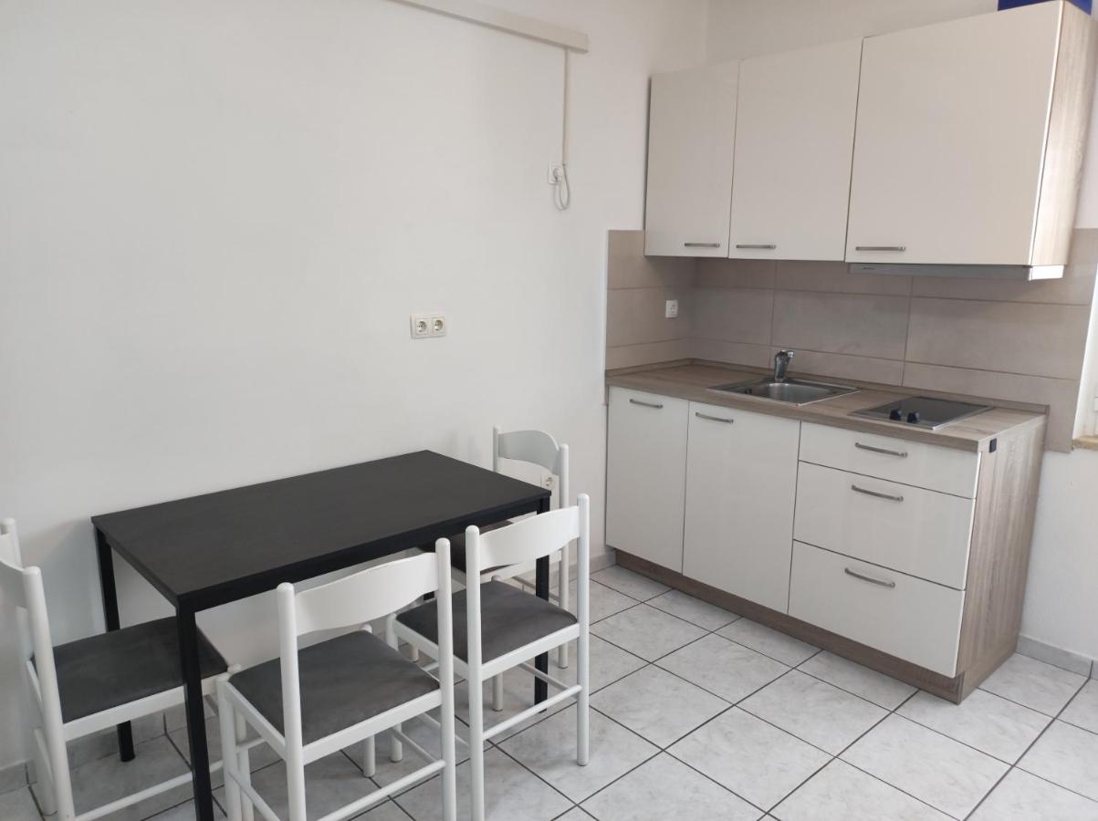 Apartments Kampor Damira Раб Екстериор снимка