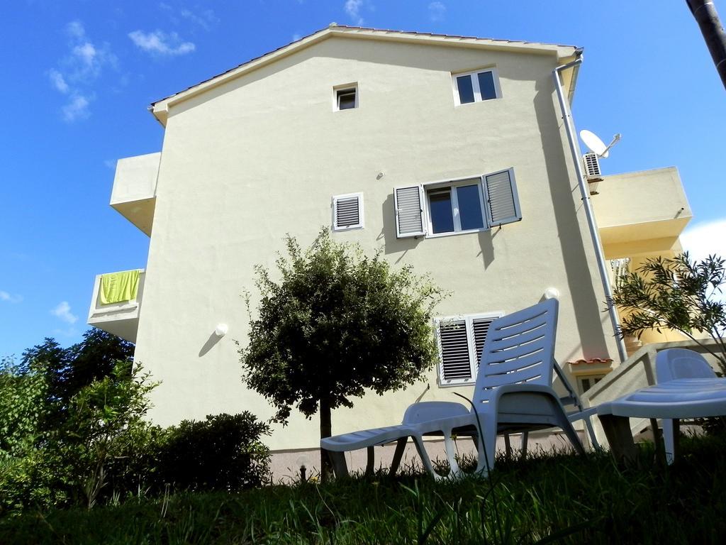 Apartments Kampor Damira Раб Екстериор снимка