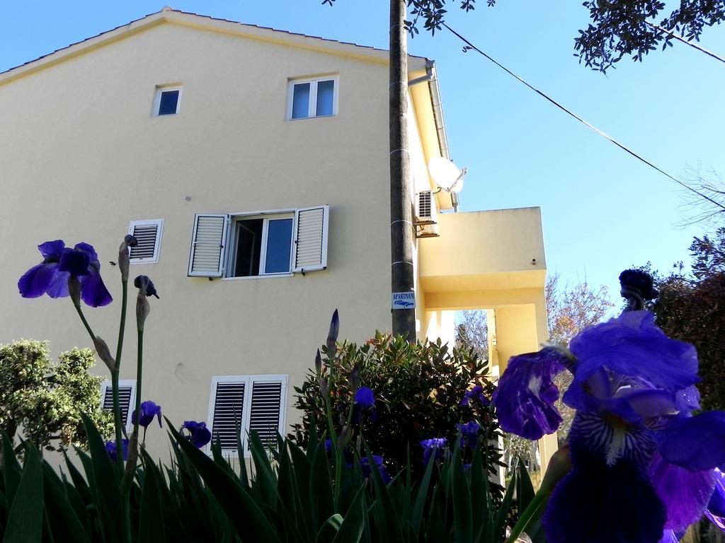 Apartments Kampor Damira Раб Екстериор снимка